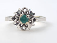Load image into Gallery viewer, 5372: Vintage: 18ct White Gold Emerald Geometric Set Cocktail Ring- pristine condition- nice weigh