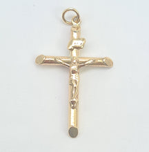 Cargar imagen en el visor de la galería, 5609:Vintage: 9ct Gold Crucifix pendant 2.5cm - lovely condition