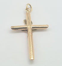 Cargar imagen en el visor de la galería, 5609:Vintage: 9ct Gold Crucifix pendant 2.5cm - lovely condition