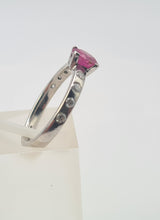 Cargar imagen en el visor de la galería, 6034 Vintage: Platinum Pink Ruby 8 Brilliant Cut Diamonds band- crisp, clean, eye candy