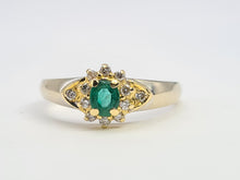 Cargar imagen en el visor de la galería, 6044:Vintage 18ct Mixed Gold Emerald 12 Diamonds Dress Ring- Rare example
