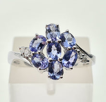 Cargar imagen en el visor de la galería, 6056: Vintage: 14ct White Gold Violet Blue Tanzanites Cluster Ring- crisp, sparkling eye candy