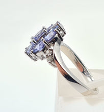 Cargar imagen en el visor de la galería, 6056: Vintage: 14ct White Gold Violet Blue Tanzanites Cluster Ring- crisp, sparkling eye candy