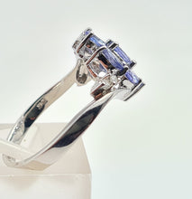 Cargar imagen en el visor de la galería, 6056: Vintage: 14ct White Gold Violet Blue Tanzanites Cluster Ring- crisp, sparkling eye candy