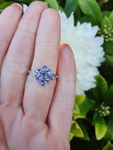 Cargar imagen en el visor de la galería, 6056: Vintage: 14ct White Gold Violet Blue Tanzanites Cluster Ring- crisp, sparkling eye candy