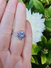 Cargar imagen en el visor de la galería, 6056: Vintage: 14ct White Gold Violet Blue Tanzanites Cluster Ring- crisp, sparkling eye candy