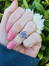 Cargar imagen en el visor de la galería, 6056: Vintage: 14ct White Gold Violet Blue Tanzanites Cluster Ring- crisp, sparkling eye candy