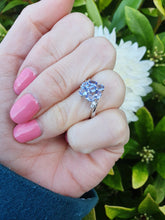 Cargar imagen en el visor de la galería, 6056: Vintage: 14ct White Gold Violet Blue Tanzanites Cluster Ring- crisp, sparkling eye candy
