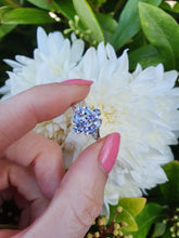Cargar imagen en el visor de la galería, 6056: Vintage: 14ct White Gold Violet Blue Tanzanites Cluster Ring- crisp, sparkling eye candy