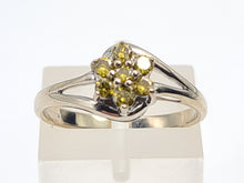 Cargar imagen en el visor de la galería, 6059 Vintage- 9ct White Gold 7 Yellow Diamonds Ring- Natural & rare