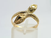 Load image into Gallery viewer, Vintage: 18ct Gold Ornate Double-Headed Snake Ring