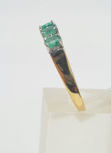 Load image into Gallery viewer, 6080 Vintage 18ct Emeralds Brilliant round cut Diamonds Eternity Rind