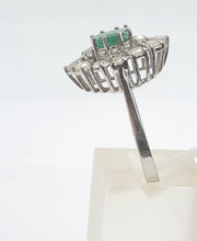 Load image into Gallery viewer, 6075-Vintage: 18ct White Gold Emerald Diamonds Statement Cluster Ring- superb