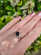 Load image into Gallery viewer, 6083- Vintage: 18ct White Gold Pear Cut French Blue Sapphire Solitaire- amazing Blue