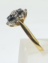 Cargar imagen en el visor de la galería, 7498: Vintage: 18ct Gold 7 Sapphires 6 Diamonds (0.6ct) Diamonds Flower Head Ring- from 1978- 46 years old