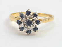 Cargar imagen en el visor de la galería, 6163: Vintage: 18ct Gold Blue Sapphires Diamonds Cluster Ring- natural, sparkling beauty