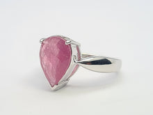 Cargar imagen en el visor de la galería, 6165: Vintage: 9ct White Gold Pear-Cut Pink Ruby Cocktail- lovely cut and colours