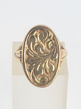 Load image into Gallery viewer, 6122: Vintage Rare: 9ct Gold Photo Locket/Mourning Signet Ring- lovely condition
