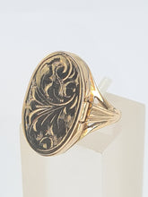 Load image into Gallery viewer, 6122: Vintage Rare: 9ct Gold Photo Locket/Mourning Signet Ring- lovely condition