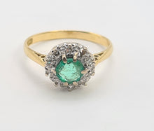 Cargar imagen en el visor de la galería, 6093 Vintage; 18ct Gold Round Cut Emerald 10 Diamonds Target Ring- petite, refined, sophisticated