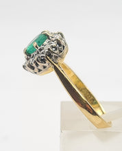 Cargar imagen en el visor de la galería, 6093 Vintage; 18ct Gold Round Cut Emerald 10 Diamonds Target Ring- petite, refined, sophisticated