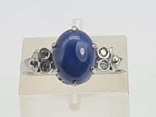Cargar imagen en el visor de la galería, A9077: Vintage Rare 18ct White Gold Cabochon Cut Blue Star Sapphire Diamond Accents- crisp, clean, eye candy