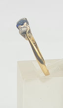 Cargar imagen en el visor de la galería, A9092: Vintage: 18ct Gold Cornflower Blue Sapphire Diamonds Ring- "3 stone straight"- lovely quality-