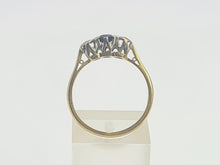 Cargar imagen en el visor de la galería, A9092: Vintage: 18ct Gold Cornflower Blue Sapphire Diamonds Ring- "3 stone straight"- lovely quality-