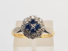 Cargar imagen en el visor de la galería, 8089: Vintage: (1965)- 18ct Gold Blue Sapphires 8 Round Cut Diamonds Cluster Ring- petite, sparkling, geometric set