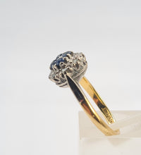 Cargar imagen en el visor de la galería, 8089: Vintage: (1965)- 18ct Gold Blue Sapphires 8 Round Cut Diamonds Cluster Ring- petite, sparkling, geometric set