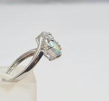 Cargar imagen en el visor de la galería, 8138: Vintage: 9ct White Gold Mercury Topaz Trilogy Diamonds Ring- wonderful colours