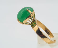 Load image into Gallery viewer, 6086 Antique: 22ct Gold Emerald Green Cabochon Chrysoprase Ring