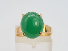 Load image into Gallery viewer, 6086 Antique: 22ct Gold Emerald Green Cabochon Chrysoprase Ring
