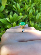 Load image into Gallery viewer, 6086 Antique: 22ct Gold Emerald Green Cabochon Chrysoprase Ring