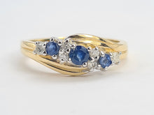 Cargar imagen en el visor de la galería, 0328: Vintage: 14ct Gold Cornflower Blue Sapphires Diamonds Ring
