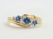 Cargar imagen en el visor de la galería, 0328: Vintage: 14ct Gold Cornflower Blue Sapphires Diamonds Ring