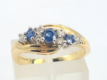 Cargar imagen en el visor de la galería, 0328: Vintage: 14ct Gold Cornflower Blue Sapphires Diamonds Ring