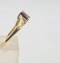 Load image into Gallery viewer, 6239 Vintage: 18ct Gold Triangular Cut Red Garnets Diamonds Geometric Set Ring