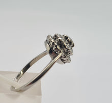 Cargar imagen en el visor de la galería, 0330: Vintage: 18ct White Gold 25 Diamonds Geometric Cluster Ring- Exquisite