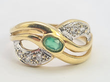 Load image into Gallery viewer, 0401: Vintage: 14ct Gold Emerald Crossover Cocktail Ring - lovely symmetry