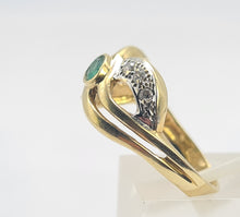 Load image into Gallery viewer, 0401: Vintage: 14ct Gold Emerald Crossover Cocktail Ring - lovely symmetry