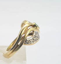 Load image into Gallery viewer, 0401: Vintage: 14ct Gold Emerald Crossover Cocktail Ring - lovely symmetry