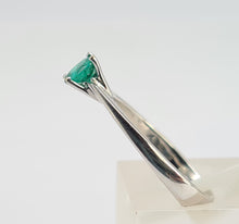 Cargar imagen en el visor de la galería, 0421: Vintage: 18ct White Gold Emerald Solitaire Dress/Stacker