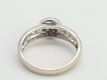 Cargar imagen en el visor de la galería, 0451: Vintage: 14ct Gold Art Deco Style Diamonds Ring- striking, sparkling, symmetry in