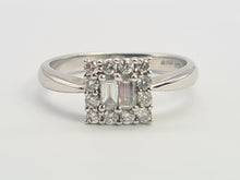 Cargar imagen en el visor de la galería, 6170: Vintage: 18ct White Gold Geometric Set Diamonds (0.41ct) Ring