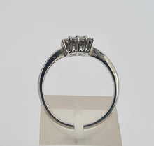 Cargar imagen en el visor de la galería, 6170: Vintage: 18ct White Gold Geometric Set Diamonds (0.41ct) Ring