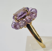 Cargar imagen en el visor de la galería, 0435: Vintage 9ct Gold 11 Lilac Amethysts Flower Head Ring-