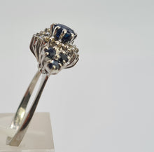 Cargar imagen en el visor de la galería, 0655: Vintage: 18ct White Gold French Blue Sapphires Diamonds Art Deco Style Ring- Date Mark 1975