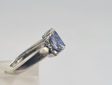 Cargar imagen en el visor de la galería, 0683: Vintage; 9ct White Gold Blue Tanzanites Diamonds Dress Ring-crisp, clean, eye-candy