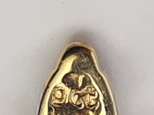 Load image into Gallery viewer, 0718: Vintage: 9ct Gold Peridot Stud Earrings- lovely cut and colours